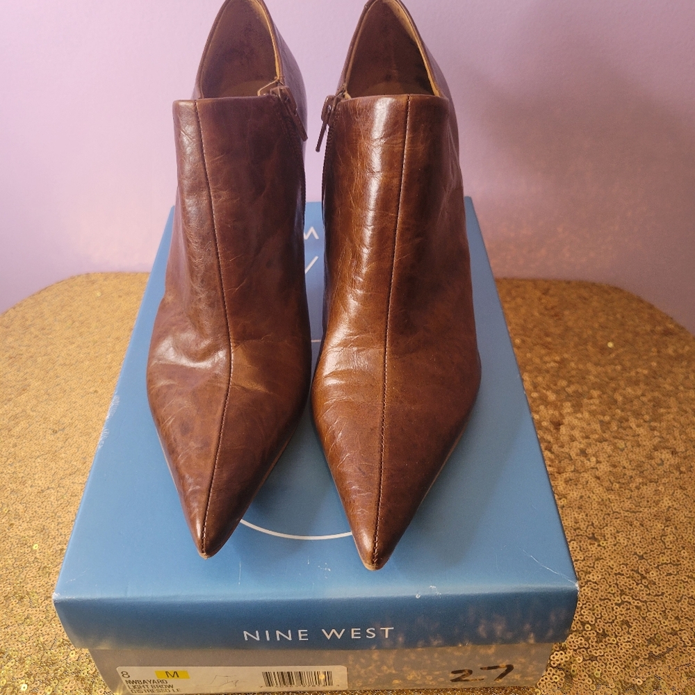 Nine West size 8 brown leather heeled booties